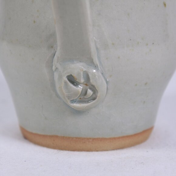 Handmade pottery mug sage green with little mouse - Picture 4 of 11